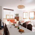 Maison Familiale Sous Les Palmiers De *
