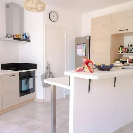 Maison Familiale Sous Les Palmiers De *