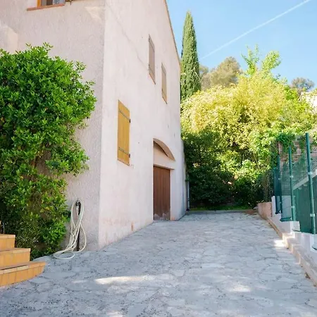 Maison Familiale Sous Les Palmiers De *