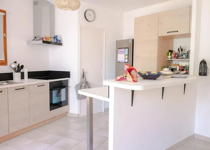 Maison Familiale Sous Les Palmiers De *