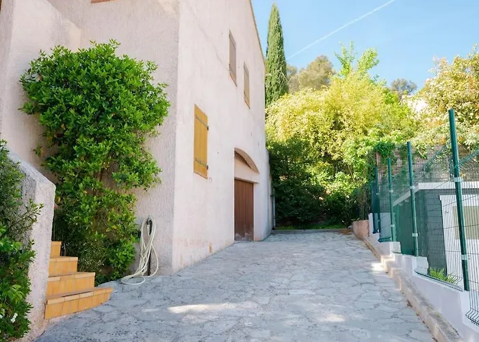 Maison Familiale Sous Les Palmiers De *